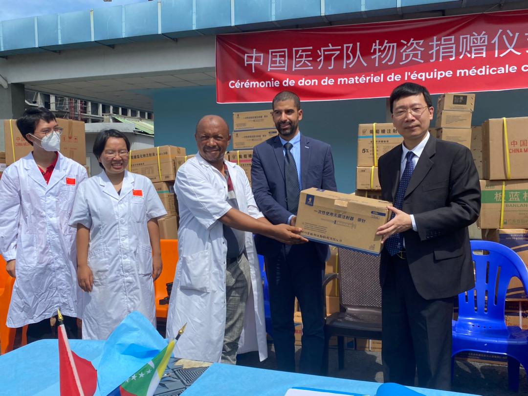 La Chine remet un lot d’équipements médicaux au CHN El-Maarouf